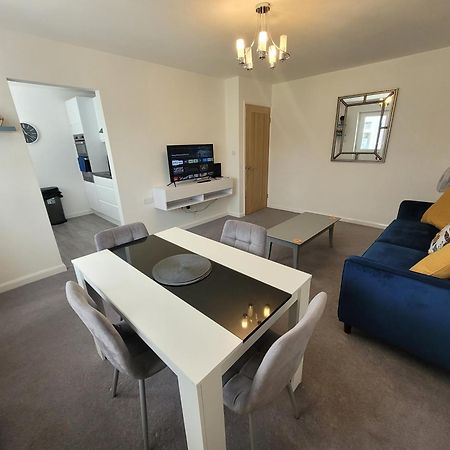 Bumblebee Bungalow - With Separate Office And Gaming Space By Catchpole Stays Colchester Eksteriør bilde