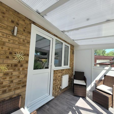 Bumblebee Bungalow - With Separate Office And Gaming Space By Catchpole Stays Colchester Eksteriør bilde