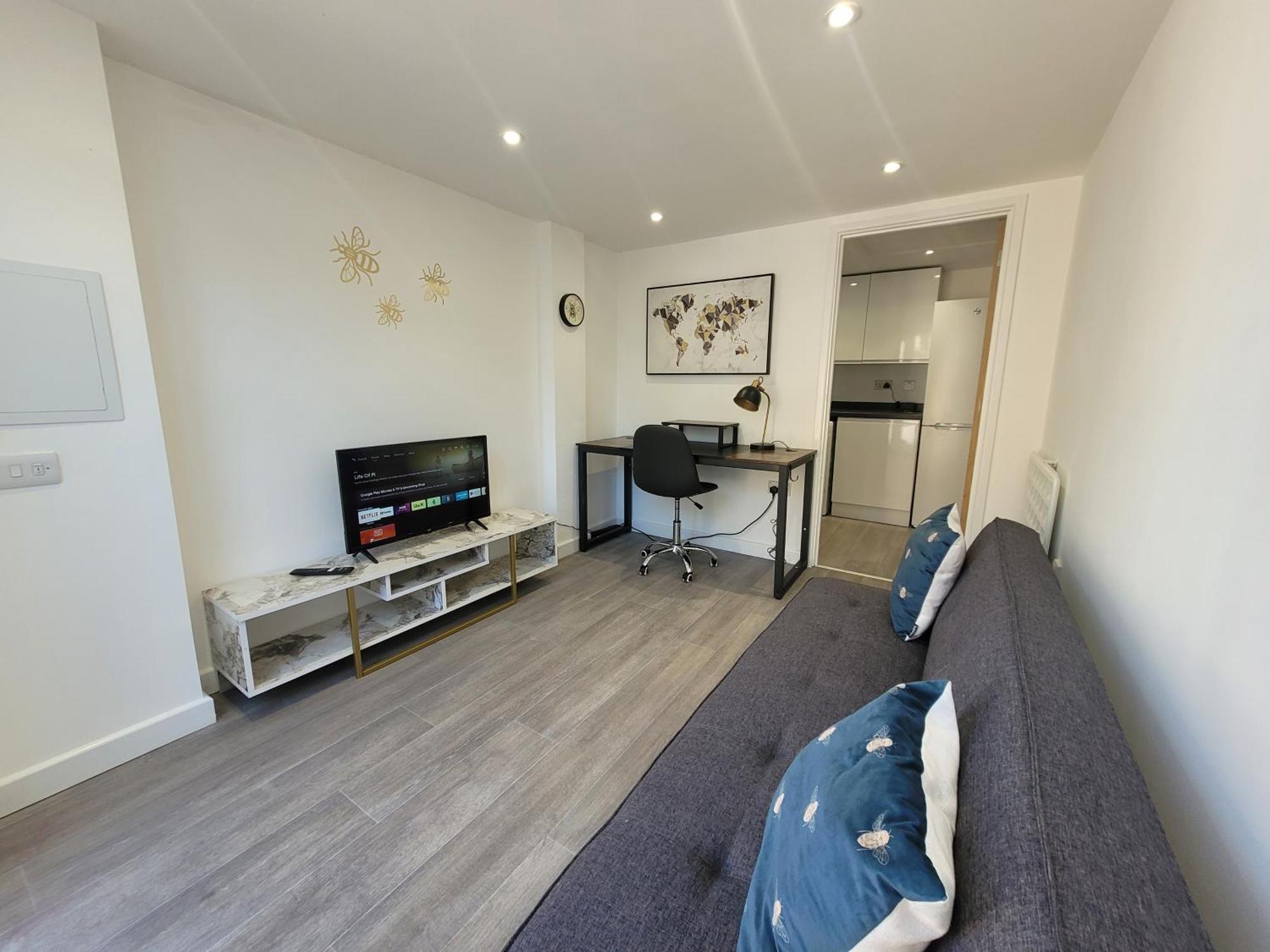 Bumblebee Bungalow - With Separate Office And Gaming Space By Catchpole Stays Colchester Eksteriør bilde